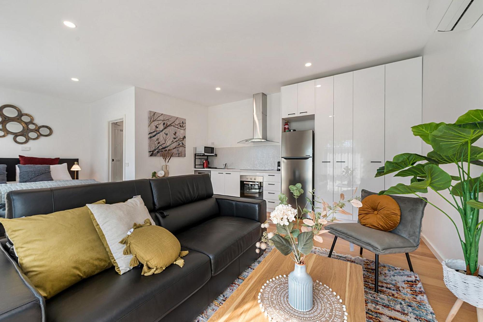 Comfy Studio With Shared Backyard Near Racecourse Carnegie Bagian luar foto