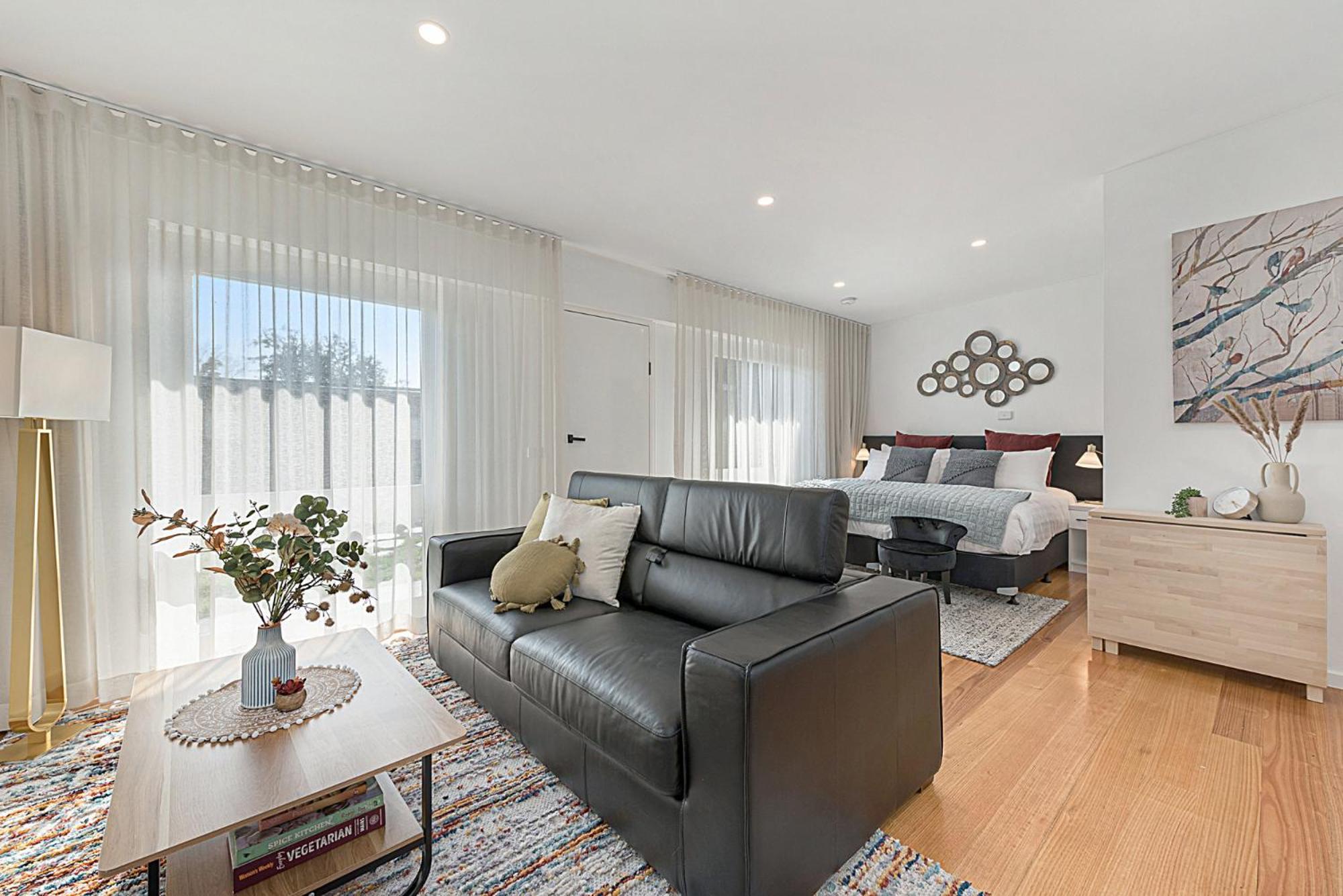 Comfy Studio With Shared Backyard Near Racecourse Carnegie Bagian luar foto